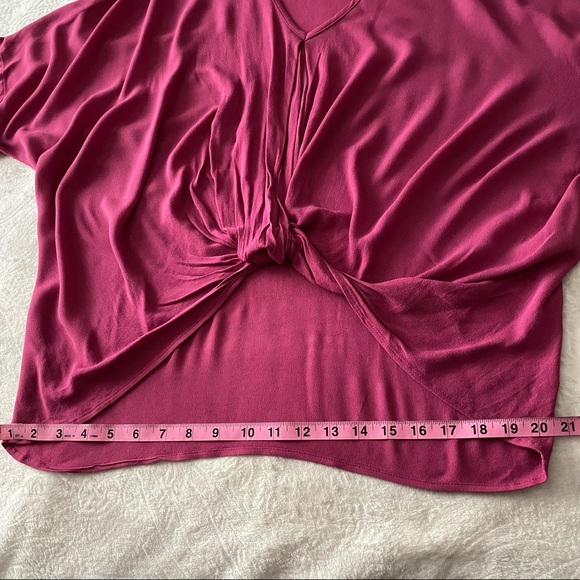 Leith Magenta Knotted Front Top - Picture 7 of 10